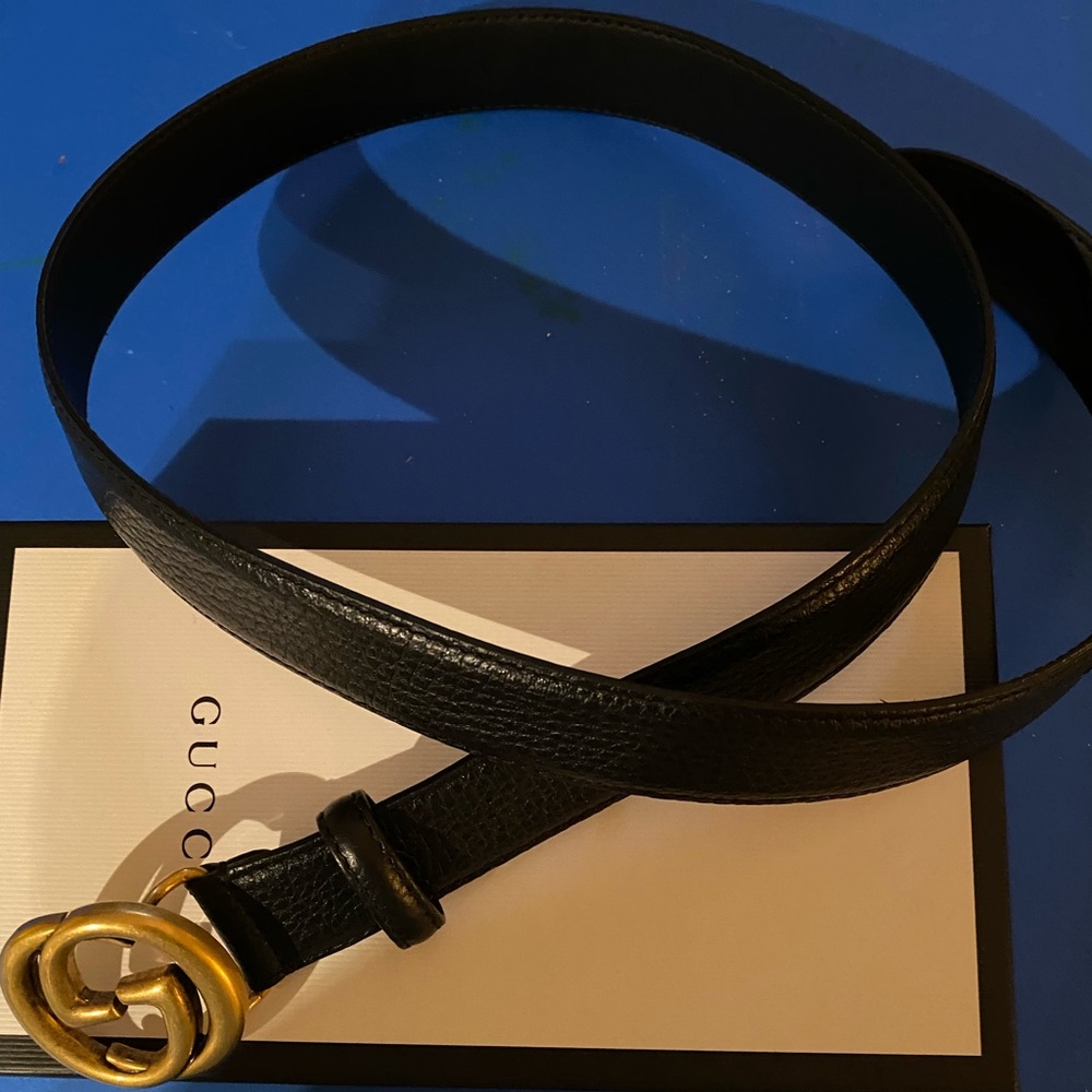 Men black Gucci with gold interlocking G buckle.
